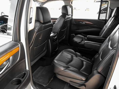 Used 2019 Cadillac Escalade ESV Premium Luxury RWD image 42