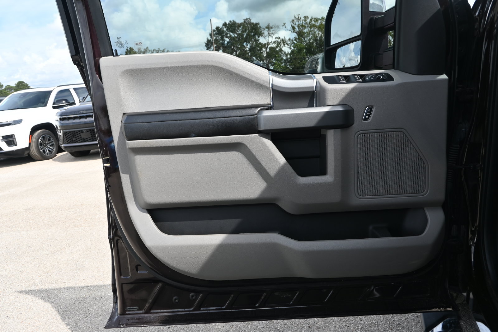 Used 2018 Ford F150 XLT w/ Equipment Group 302A Luxury RWD image 8