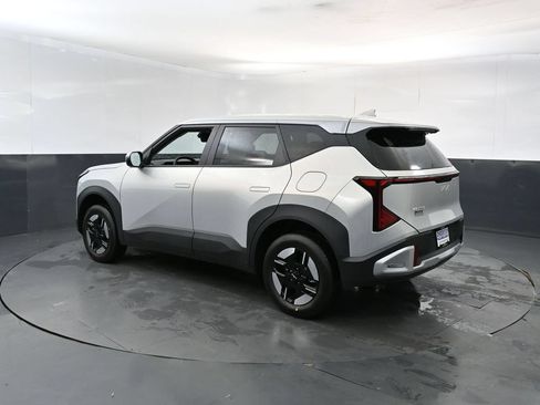 Used 2027 Kia Seltos LX AWD/4WD image 3