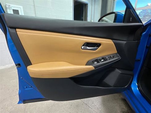 Used 2021 Nissan Sentra SV w/ SV Premium Package image 9