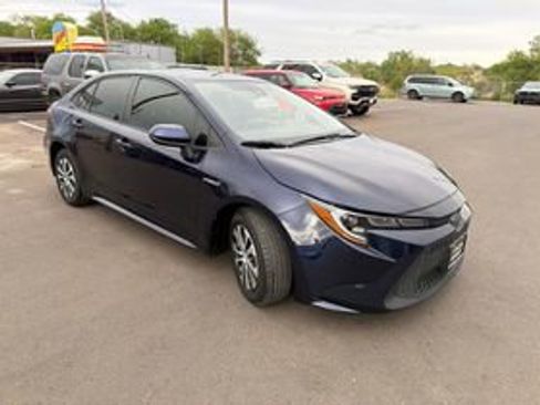 Used 2021 Toyota Corolla LE image 2