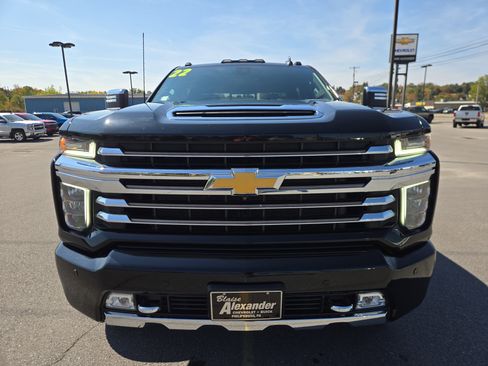 Used 2022 Chevrolet Silverado 2500 High Country w/ Z71 Off-Road Package image 9