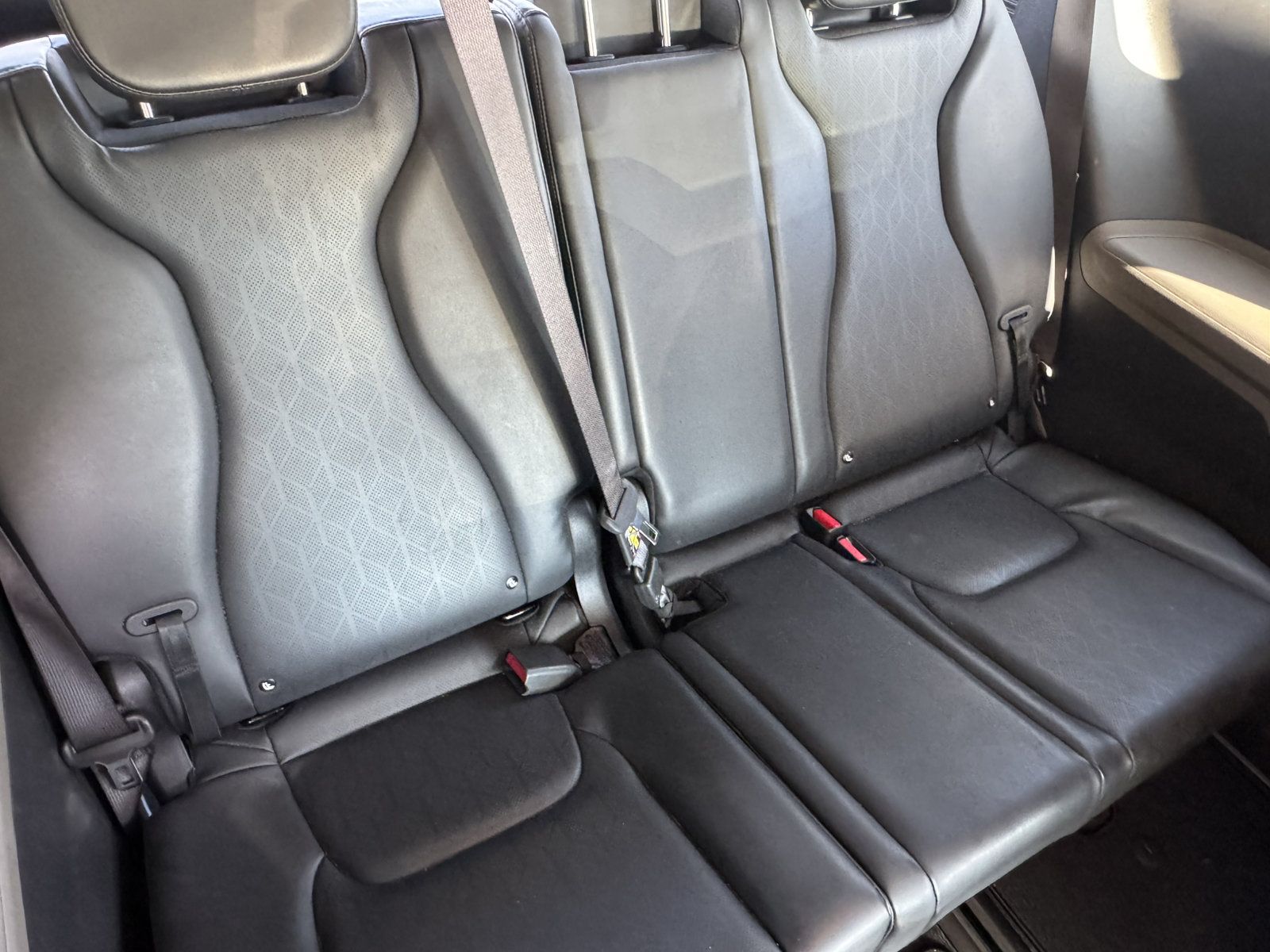 Used 2025 Kia Carnival FWD image 18