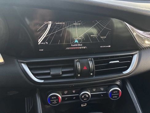 Used 2018 Alfa Romeo Giulia Quadrifoglio w/ Driver Assist Dynamic Package image 13