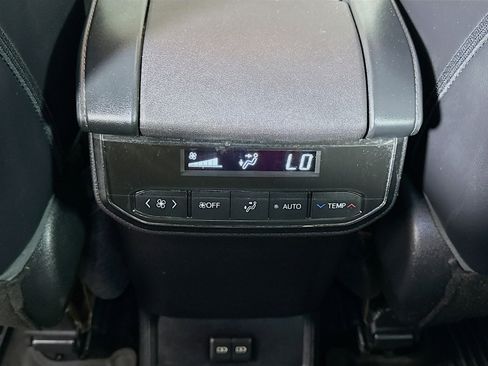 Used 2022 Toyota Highlander XLE AWD/4WD image 25