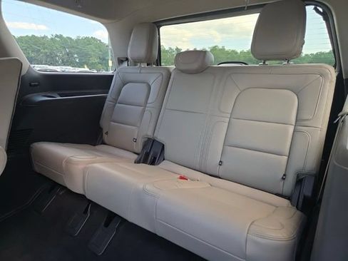 Used 2024 Lincoln Navigator Premiere AWD/4WD image 22