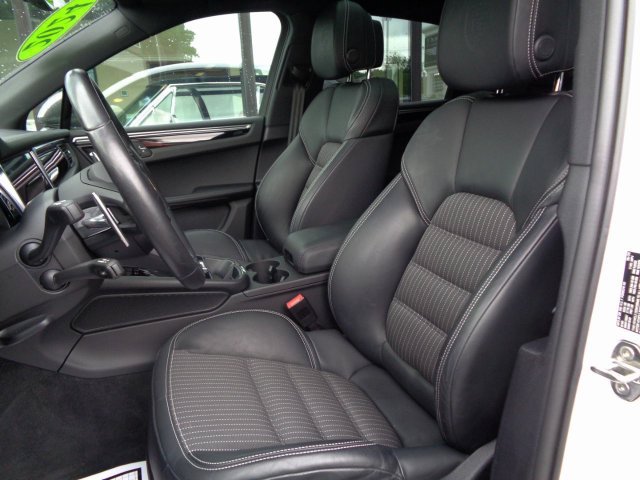 Used 2024 Porsche Macan Turbo AWD/4WD image 9