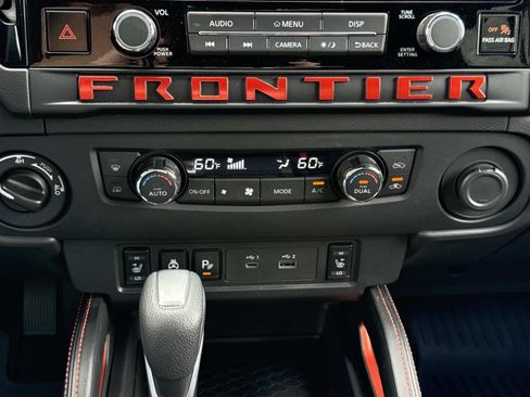Used 2025 Nissan Frontier PRO-4X w/ Pro Convenience Package AWD/4WD image 11