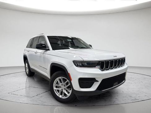 Used 2024 Jeep Grand Cherokee Laredo X image 37