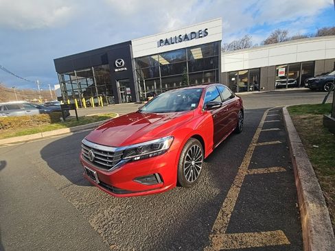 Used 2022 Volkswagen Passat 2.0T image 4