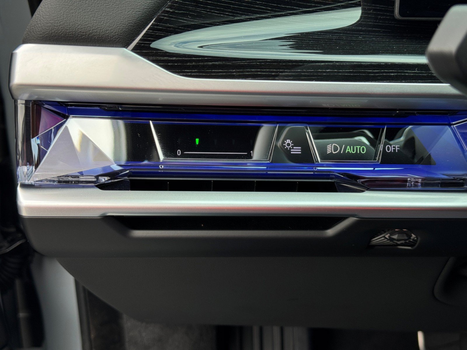 Used 2025 BMW 740i RWD image 19