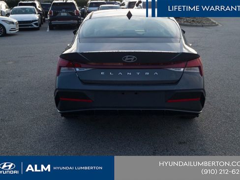 New 2026 Hyundai Elantra SE FWD image 8