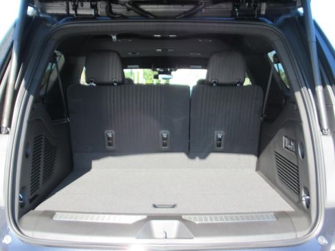 New 2026 Chevrolet Suburban Premier image 34