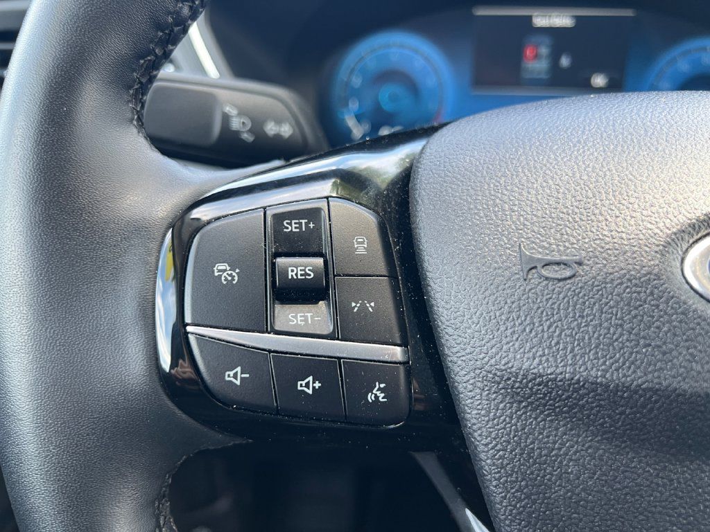 Used 2025 Ford Escape Platinum AWD/4WD image 29