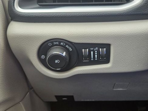 Used 2024 Chrysler Pacifica Limited FWD image 26