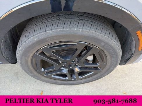 Certified 2022 Kia Sorento SX image 15