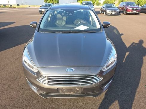 Used 2017 Ford Focus Titanium w/ Titanium Technology Package FWD image 7