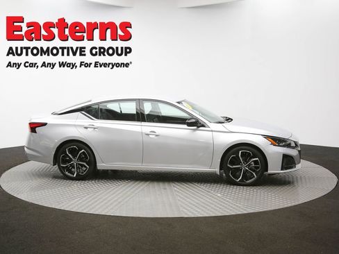 Used 2023 Nissan Altima 2.5 SR FWD image 42