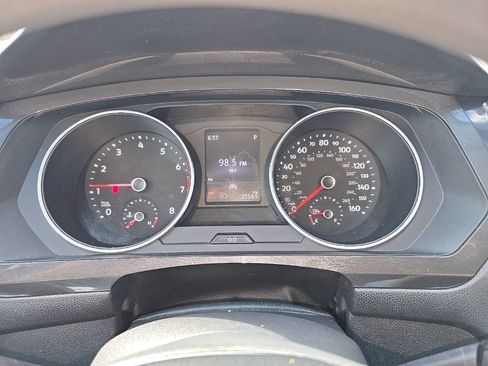 Used 2020 Volkswagen Tiguan S image 22