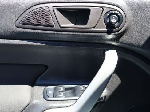 Used 2012 Ford Fiesta SE FWD image 12