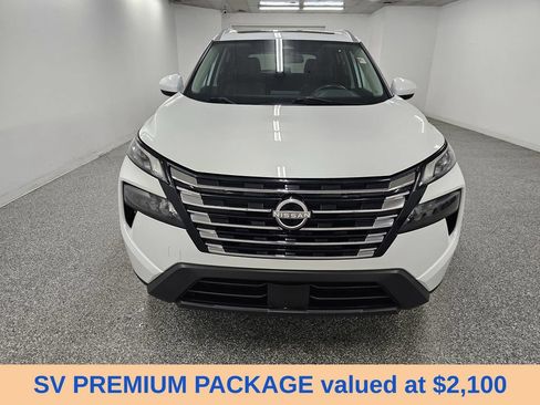 Used 2024 Nissan Rogue SV w/ SV Premium Package FWD image 2