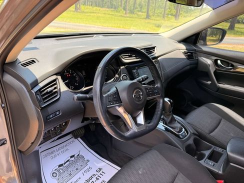 Used 2020 Nissan Rogue SV w/ Premium Package FWD image 13
