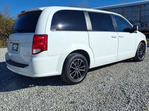 Used 2018 Dodge Grand Caravan SE image 9