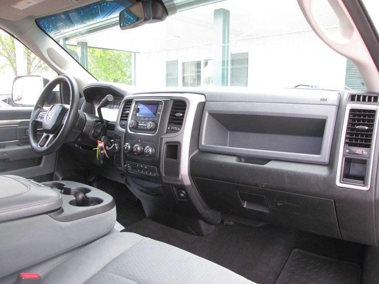 Used 2017 RAM 3500 Tradesman w/ Chrome Appearance Group AWD/4WD image 25