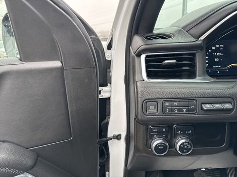 Used 2022 GMC Yukon XL Denali image 12