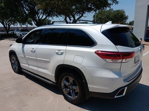 Used 2018 Toyota Highlander Limited Platinum AWD/4WD image 10