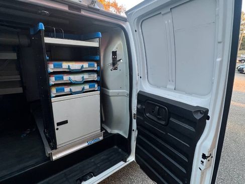Used 2015 Chevrolet Express 2500 RWD image 19