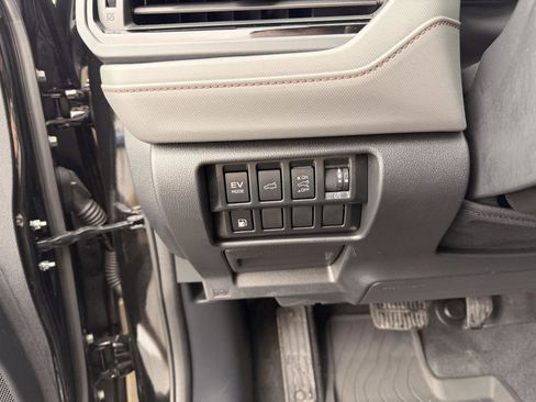 Used 2025 Subaru Forester Sport image 19