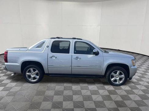 Used 2013 Chevrolet Avalanche LTZ AWD/4WD image 34