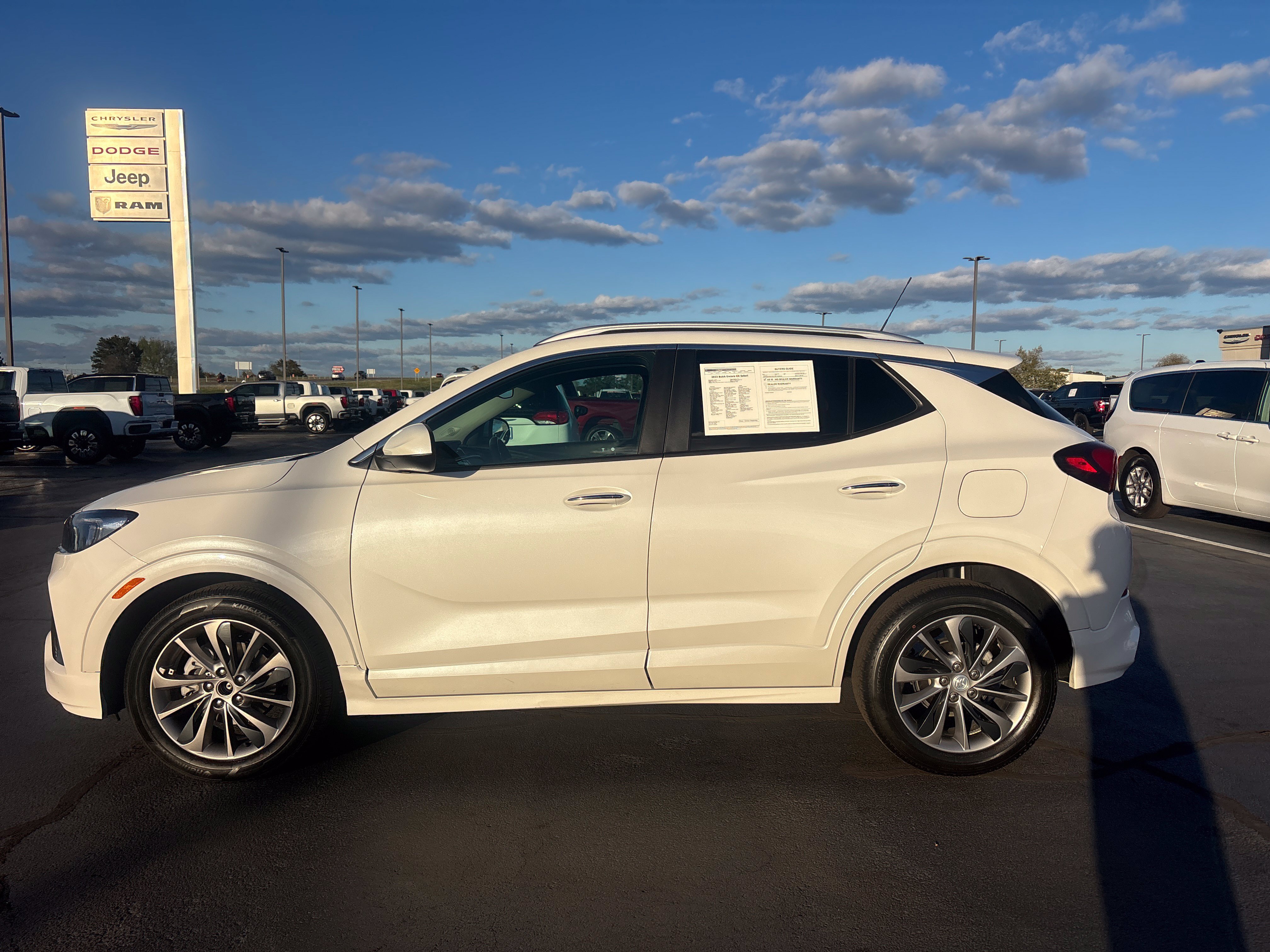 Used 2023 Buick Encore GX Select w/ Sport Touring Package FWD image 3