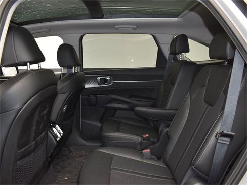 Certified 2023 Kia Sorento SX image 10