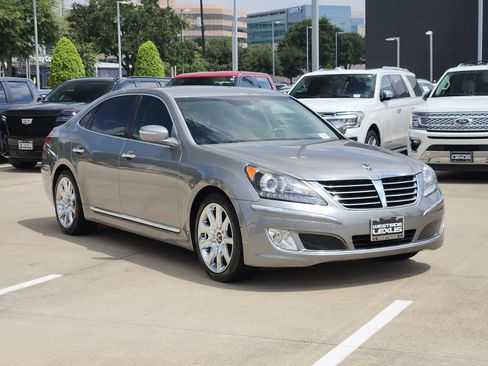 Used 2013 Hyundai Equus Signature RWD image 3