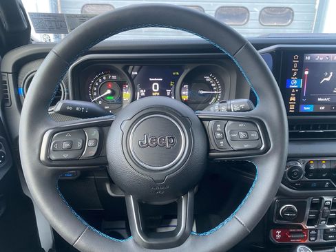Used 2024 Jeep Wrangler Unlimited Rubicon 4xe w/ Technology Group AWD/4WD image 15
