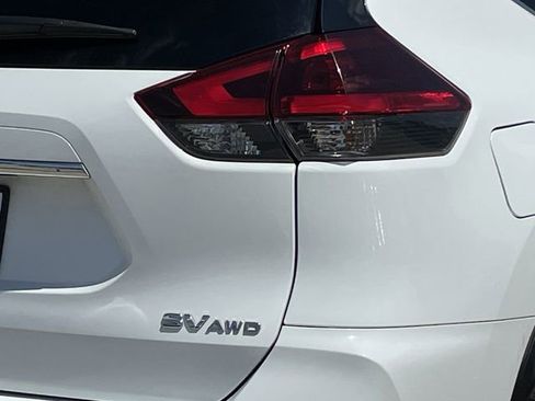 Used 2020 Nissan Rogue SV AWD/4WD image 6