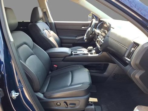 Certified 2025 Nissan Pathfinder SL w/ Cargo Package AWD/4WD image 14