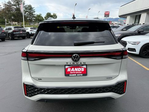 Used 2025 Volkswagen Tiguan SE R-Line AWD/4WD image 10
