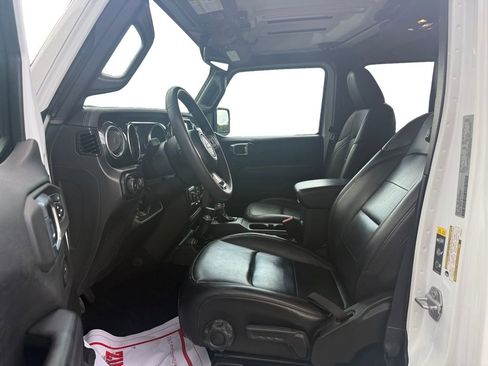 Used 2023 Jeep Wrangler Unlimited Sahara AWD/4WD image 9