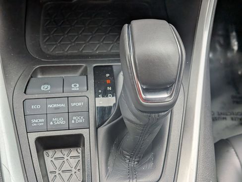 Used 2023 Toyota RAV4 XLE Premium image 30