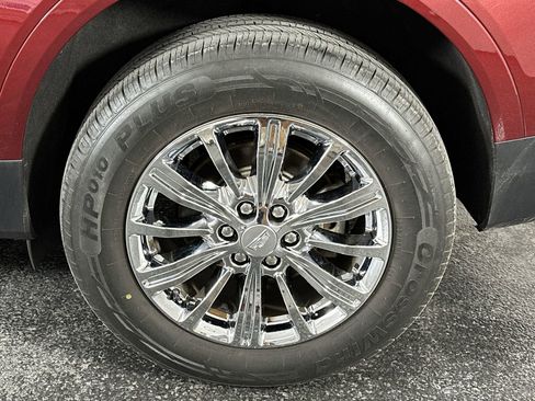 Used 2017 Cadillac XT5 Luxury w/ Driver Awareness Package FWD image 10