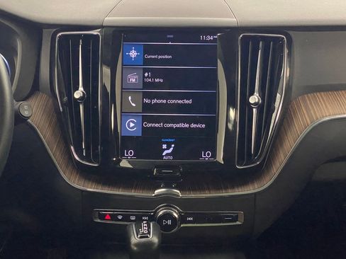 Used 2021 Volvo XC60 T5 Momentum w/ Premium Package image 24