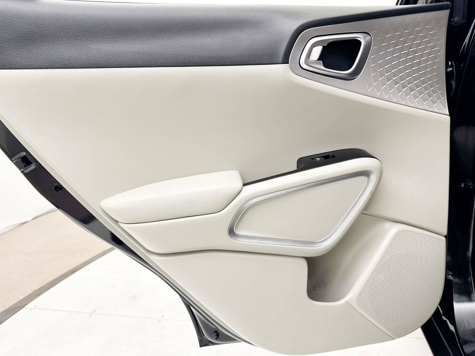 Used 2025 Kia Soul LX w/ LX Technology Package FWD image 28