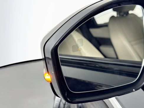 Used 2019 Land Rover Range Rover Velar S image 21