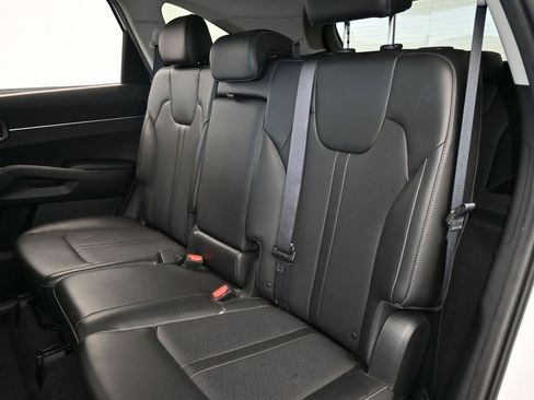 Used 2023 Kia Sorento S image 34