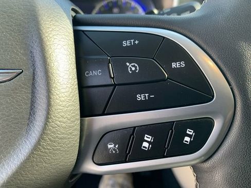 Used 2024 Chrysler Pacifica Touring-L image 29