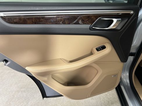 Certified 2025 Porsche Macan image 24