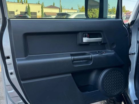 Used 2007 Toyota FJ Cruiser 4WD w/ Convenience Pkg image 9